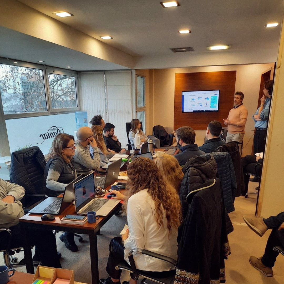 Capacitación presencial para productores en la oficina de Grupo Marsant